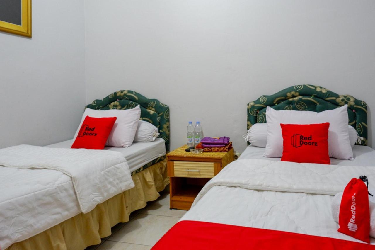 Reddoorz @ Hotel Aulia Majene Екстериор снимка
