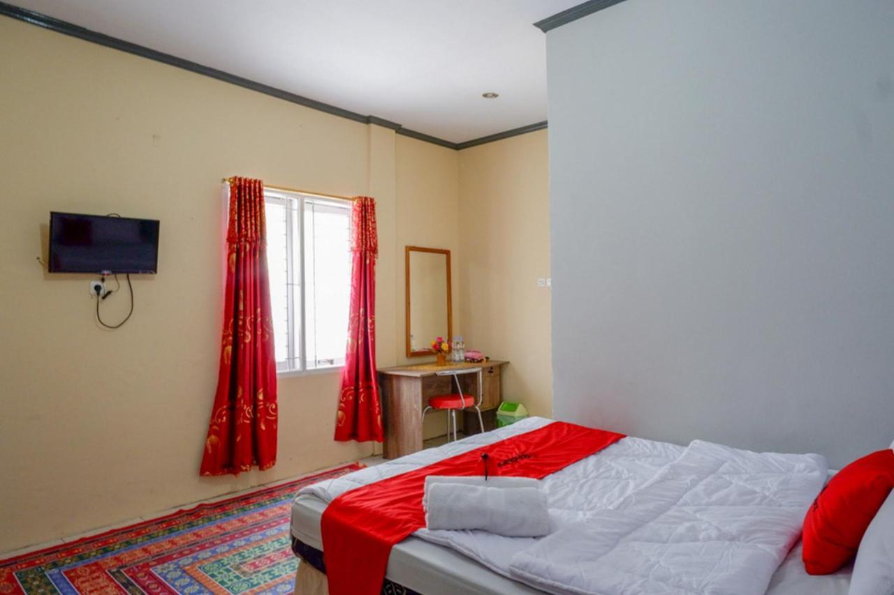 Reddoorz @ Hotel Aulia Majene Екстериор снимка